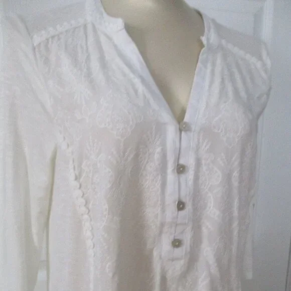 Democracy NWT White Embroidered Roll Tab Sleeves Relaxed Fit Blouse Size M - Picture 9 of 12